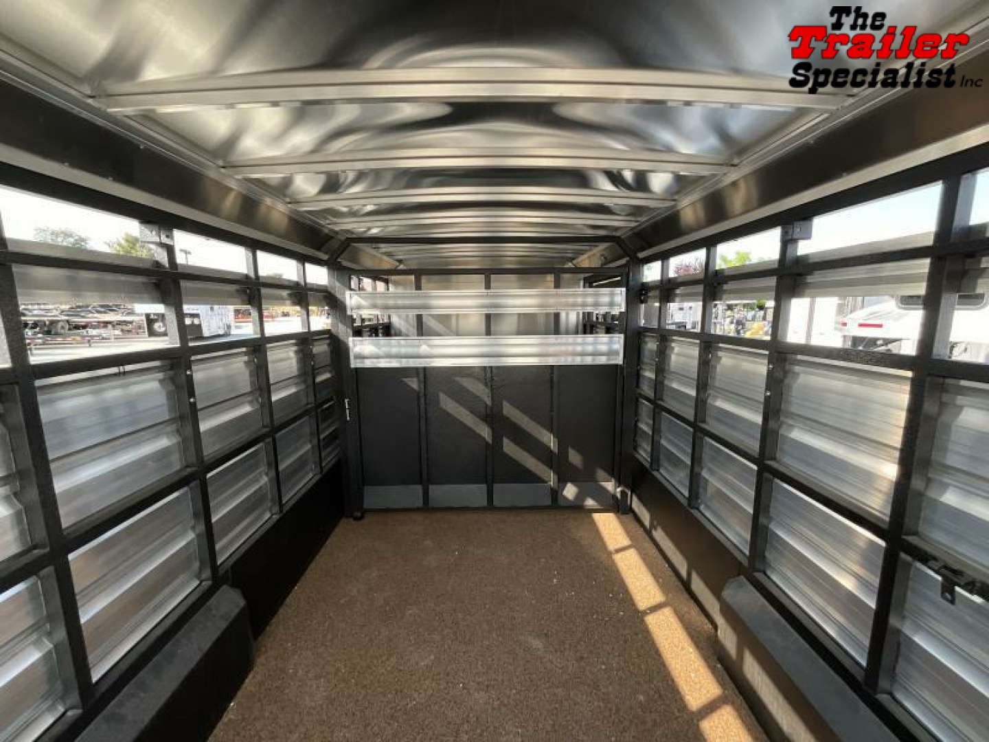 New 2024 Logan Coach 24 FT GN Horse Trailer