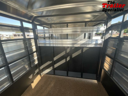 New 2024 Logan Coach 24 FT GN Horse Trailer