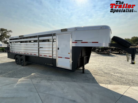New 2024 Logan Coach 24 FT GN Horse Trailer