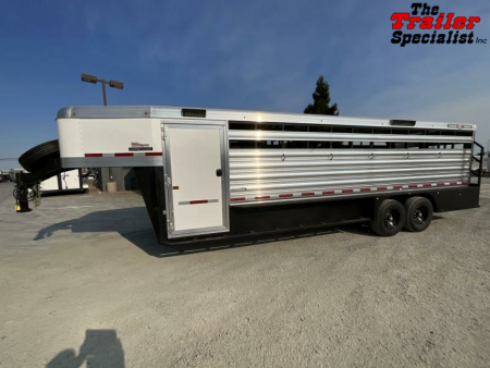 New 2024 Logan Coach 24 FT GN Horse Trailer