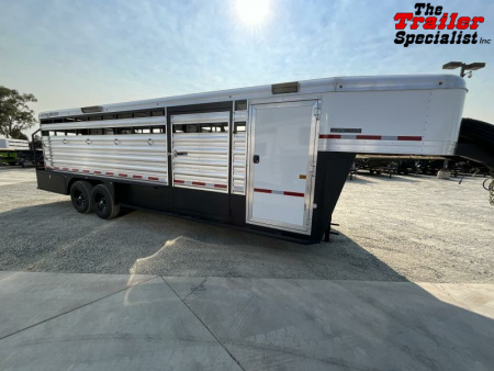 New 2024 Logan Coach 24 FT GN Horse Trailer
