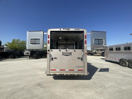 New 2025 Logan Coach 2+1 GOOSENECK STRAIGHT LOAD Horse Trailer