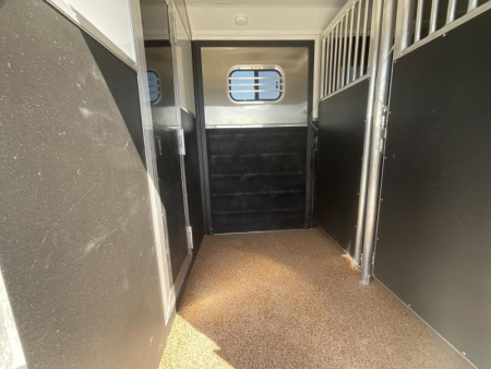 New 2025 Logan Coach 2+1 GOOSENECK STRAIGHT LOAD Horse Trailer