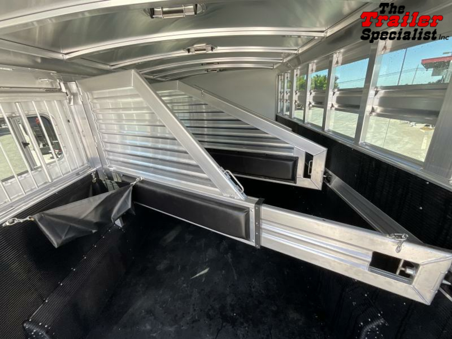 New 2024 Elite Trailers 4 HORSE GN Horse Trailer