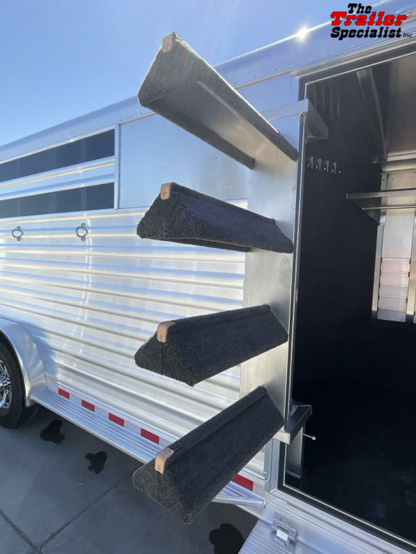 New 2024 Elite Trailers 4 HORSE GN Horse Trailer