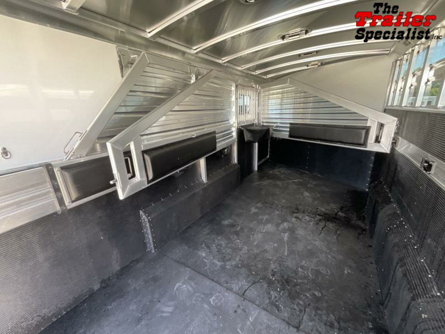 New 2024 Elite Trailers 4 HORSE GN Horse Trailer