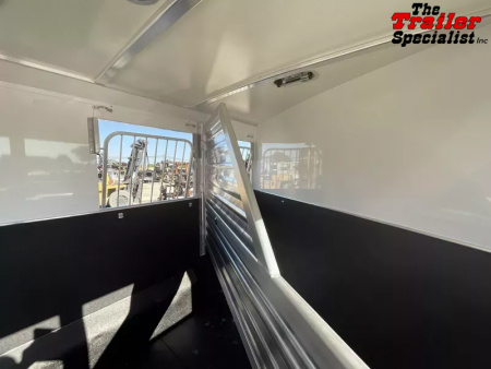 New 2025 Cimarron Trailers NORSTAR 2H BP SLANT Horse Trailer