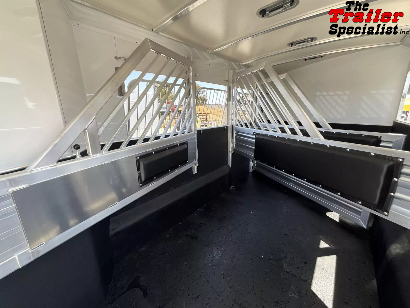 New 2026 Cimarron Trailers 4 HORSE SLANT GN Horse Trailer