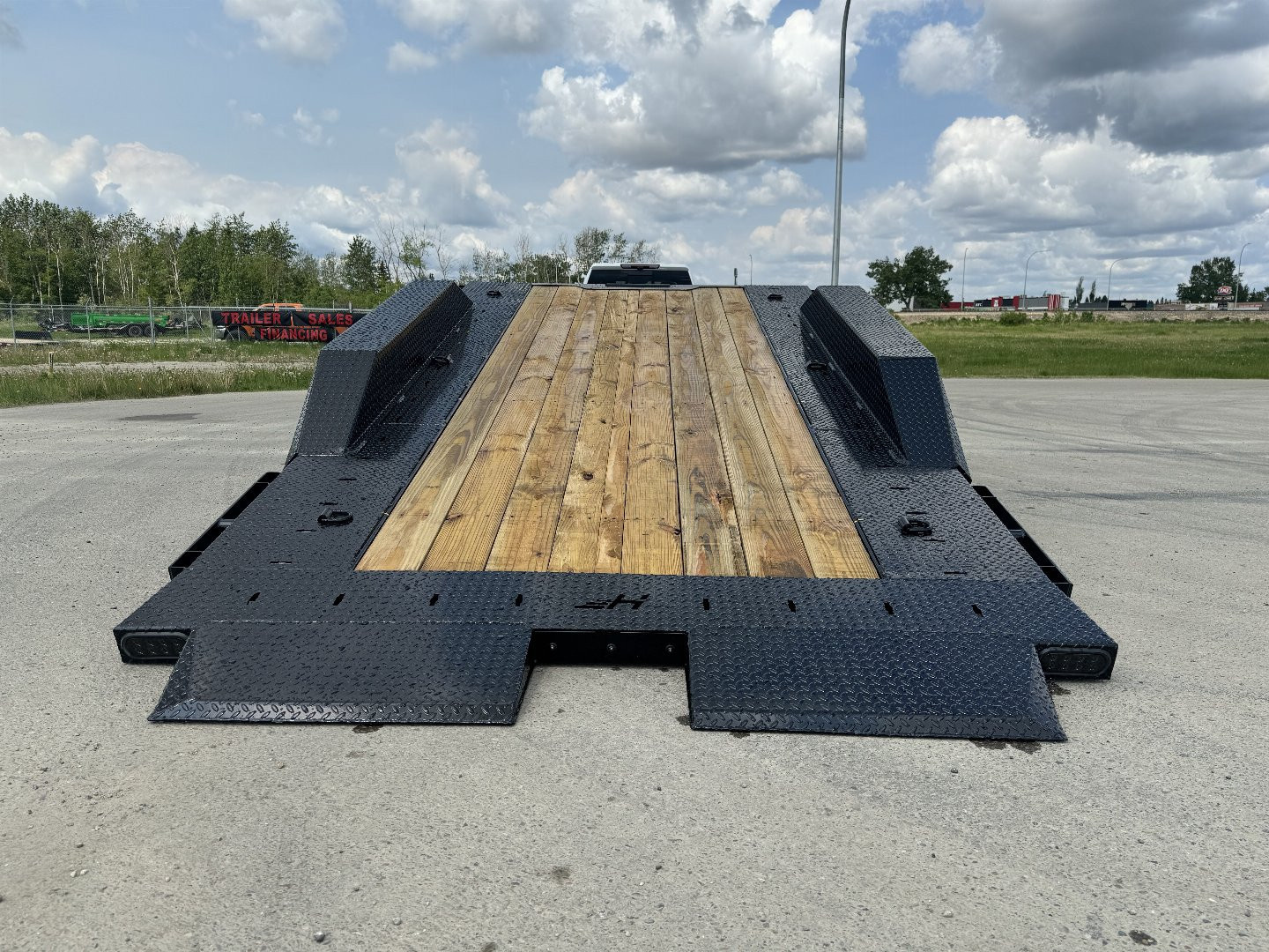 New 2026 Horizon Trailers HET 102''X22' Tiltdeck Trailer w/DriveOver Fenders 2-10k Torsion oil Bath axles Tilt Trailer