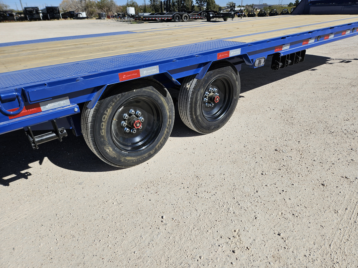 New 2026 Load Trail 16K 30' Gooseneck Max Ramps/ Ratchet Rail