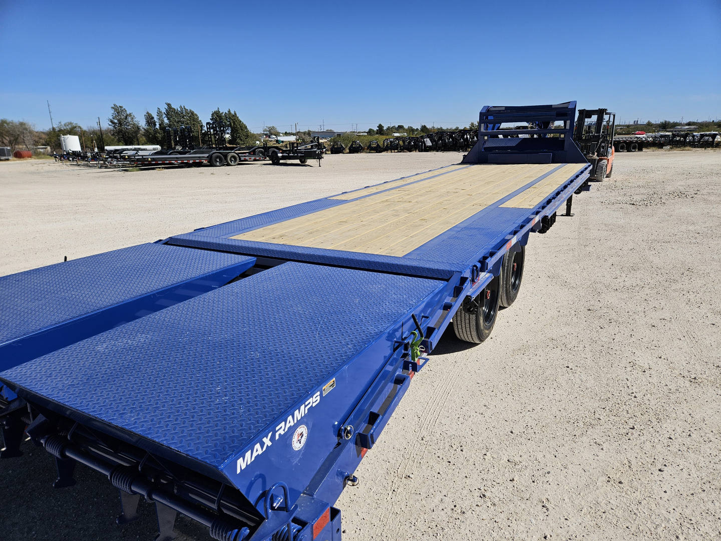 New 2026 Load Trail 16K 30' Gooseneck Max Ramps/ Ratchet Rail