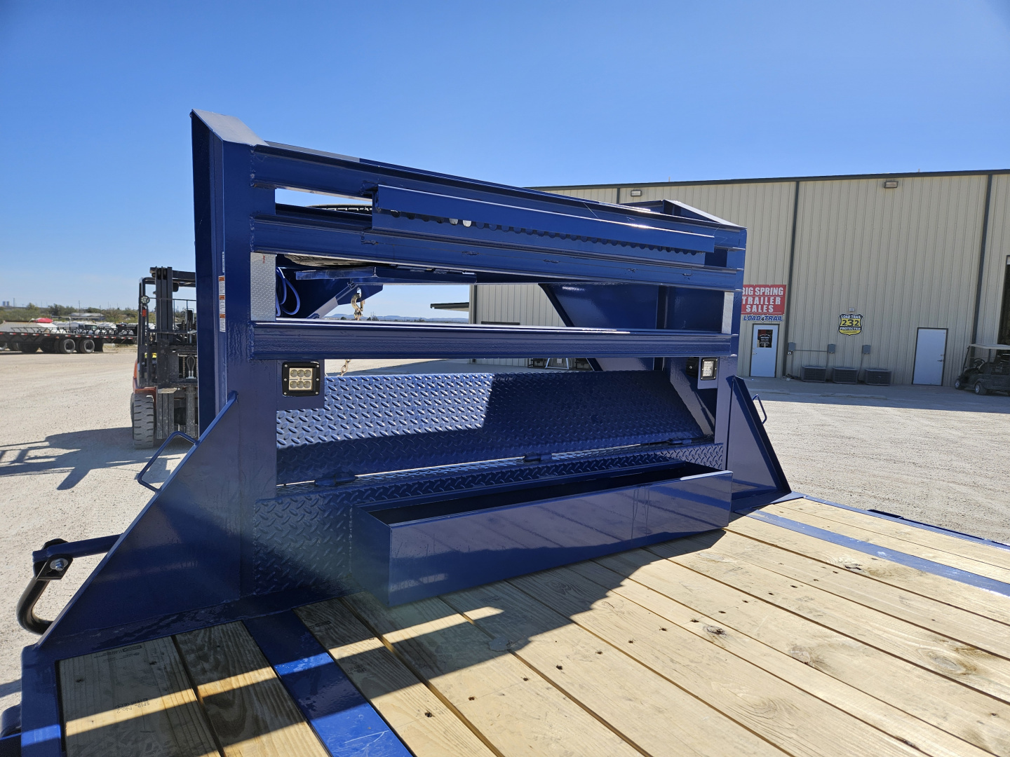 New 2026 Load Trail 16K 30' Gooseneck Max Ramps/ Ratchet Rail