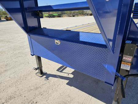 New 2026 Load Trail 16K 30' Gooseneck Max Ramps/ Ratchet Rail