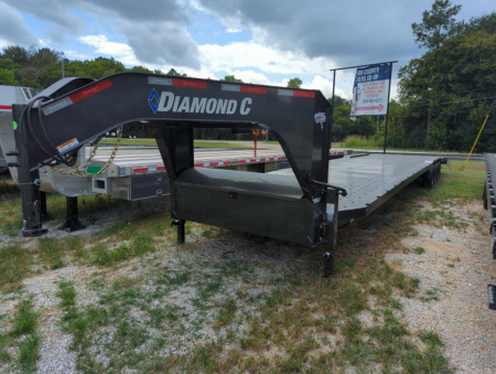 New 2023 Diamond C Trailers MVC307-GN 44X82