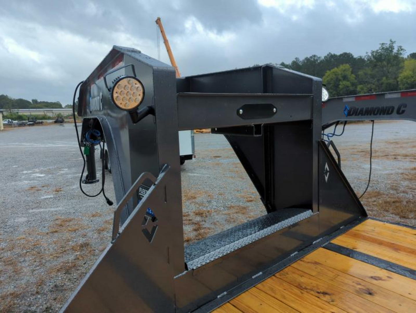 New 2025 Diamond C Trailers FMAX210 HDT PACESETTER EDITION Deckover Trailer