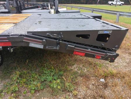 New 2025 Diamond C Trailers FMAX210 Deckover Trailer