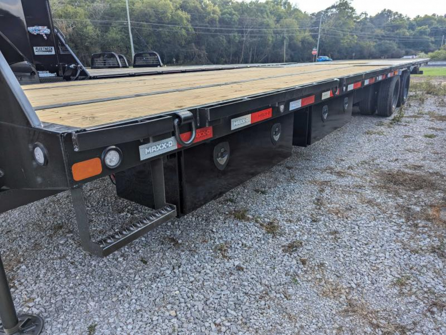 New 2025 MAXX-D YDX HYDRAULIC DOVETAIL Deckover Trailer
