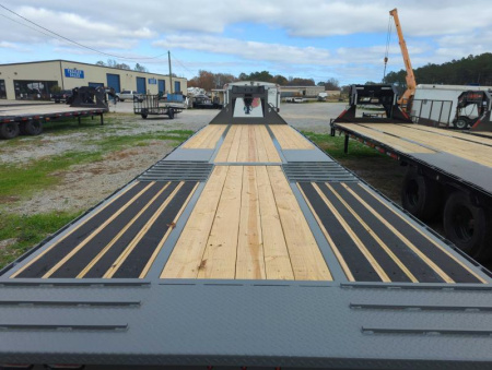 New 2025 Diamond C Trailers FMAX210 HDT Deckover Trailer