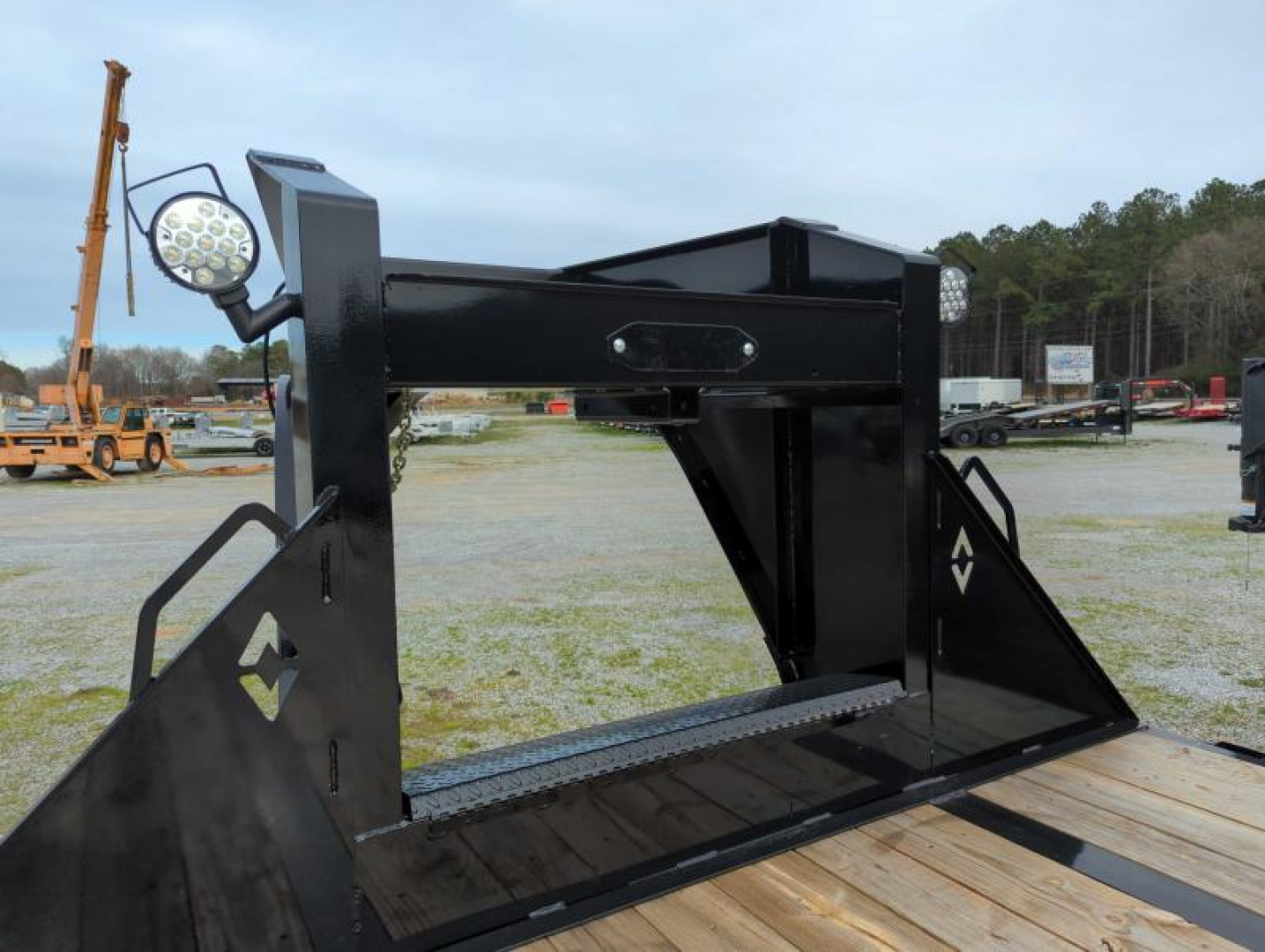 New 2025 Diamond C Trailers FMAX212 HDT PACESETTER EDITION Deckover Trailer
