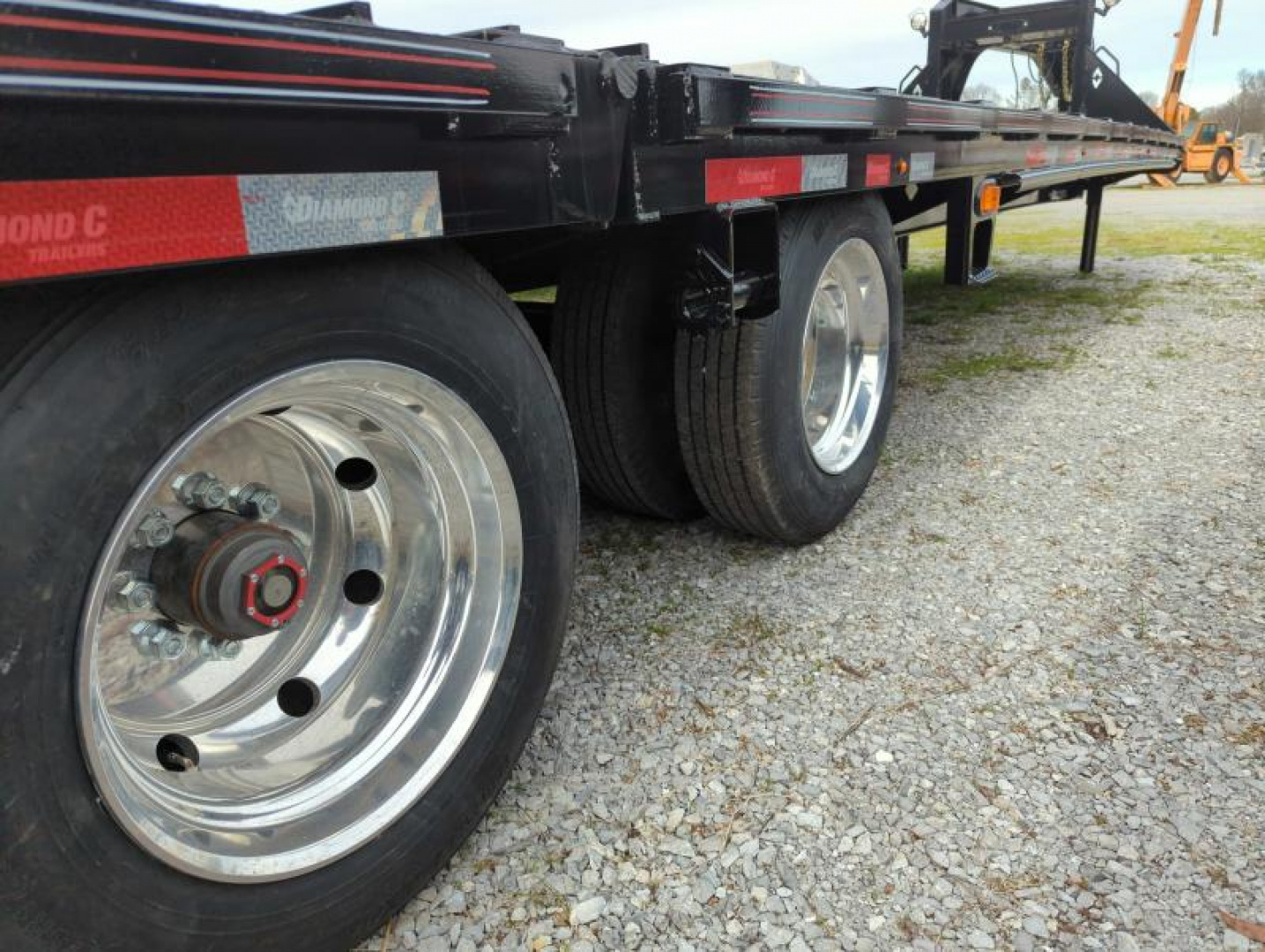 New 2025 Diamond C Trailers FMAX212 HDT PACESETTER EDITION Deckover Trailer
