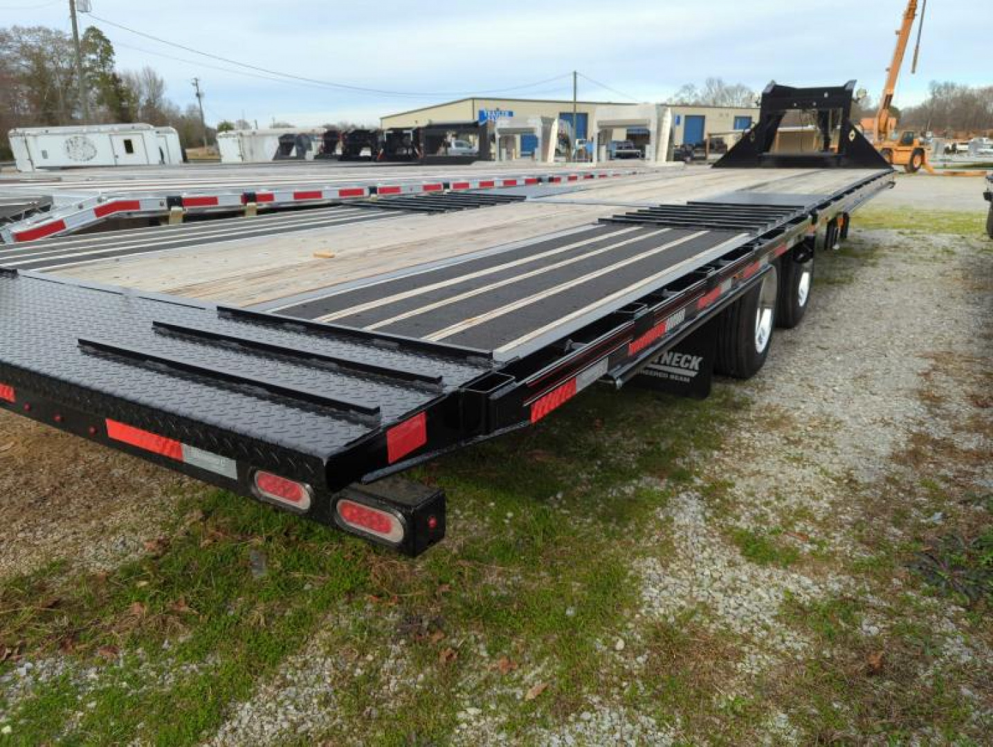 New 2025 Diamond C Trailers FMAX212 HDT PACESETTER EDITION Deckover Trailer