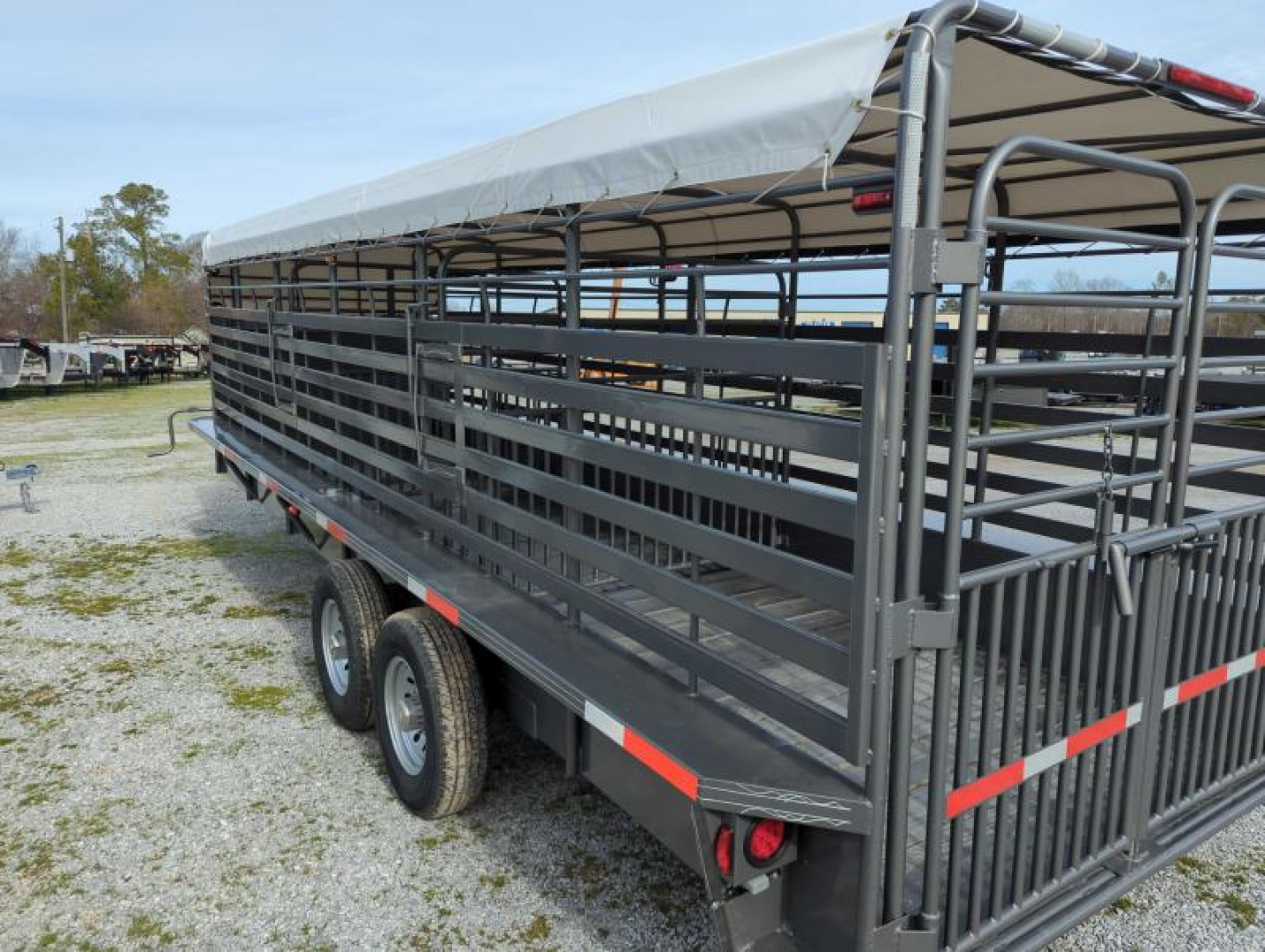 New 2025 W-W Trailer ROUSTABOUT GOOSENECK Stock / Stock Combo Trailer
