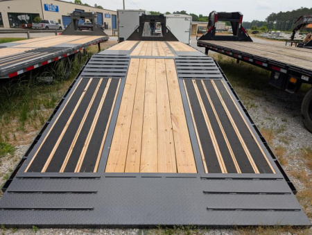 New 2025 Diamond C Trailers FMAX210 HDT Deckover Trailer