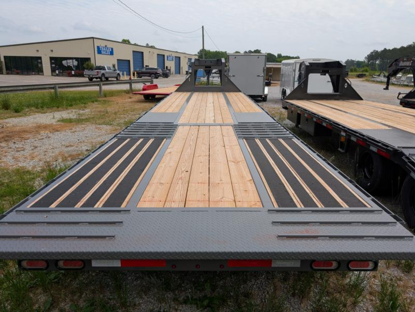 New 2025 Diamond C Trailers FMAX210 HDT Deckover Trailer