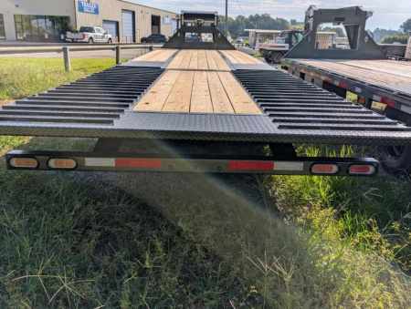 New 2025 Diamond C Trailers FMAX212HDT PACESETTER Deckover Trailer