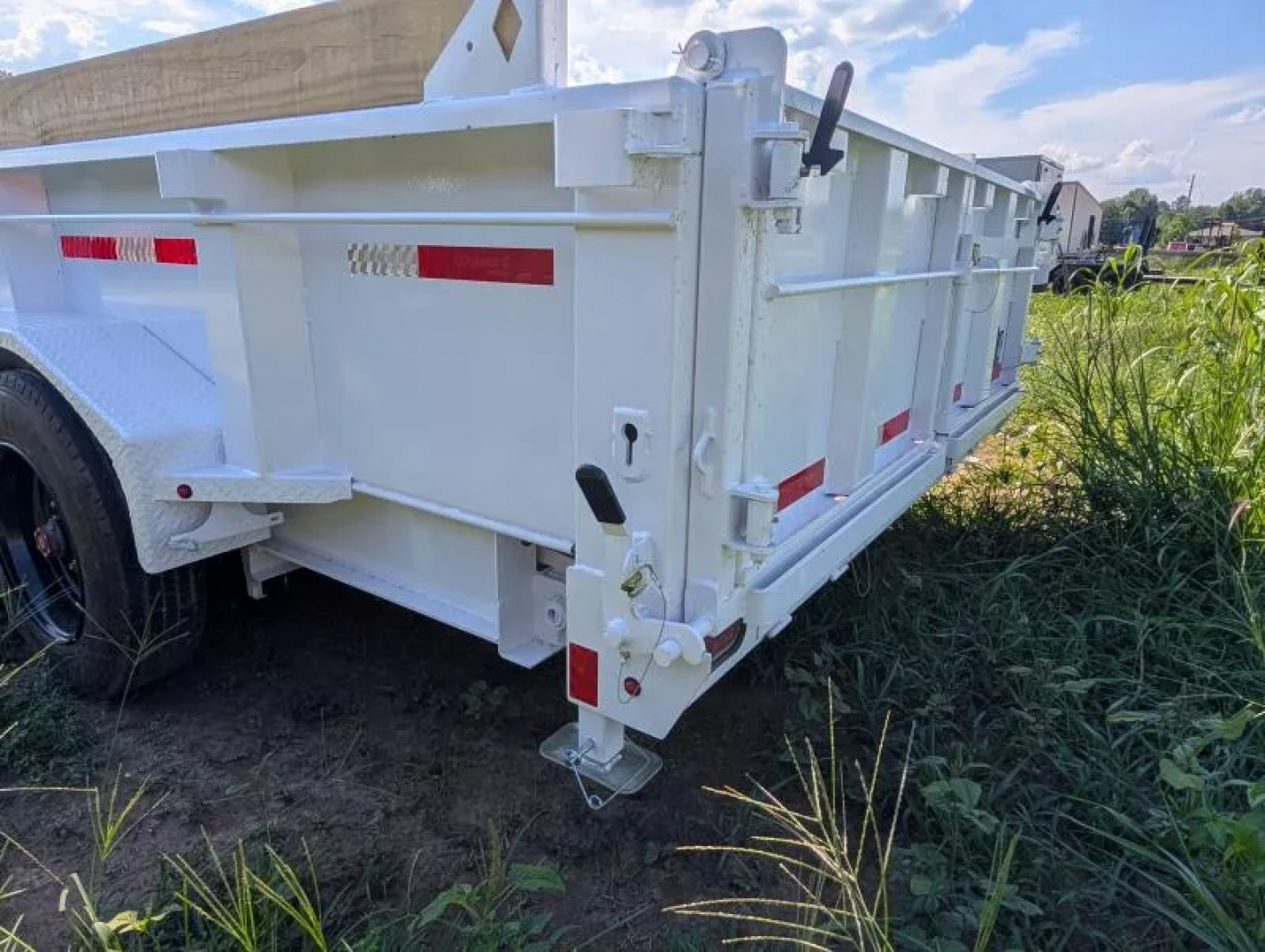 New 2025 Diamond C Trailers LPT208 PACESETTER Dump Trailer