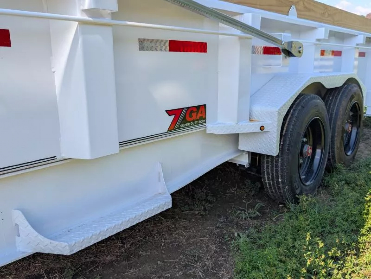 New 2025 Diamond C Trailers LPT208 PACESETTER Dump Trailer