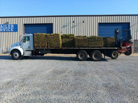 Used 2004 Kenworth T300 w/Moffett 5500 Flatbed Truck