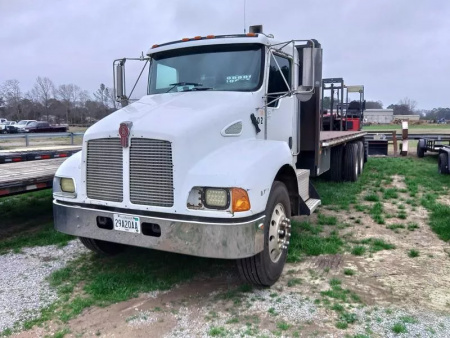 Used 2004 Kenworth T300 w/Moffett 5500 Flatbed Truck