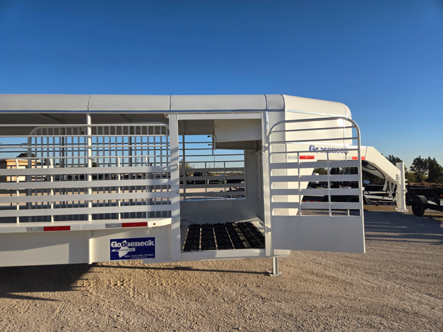 New 2025 Gooseneck Trailer MFG 28' Triple Axle Gooseneck w/ Cleated Floor