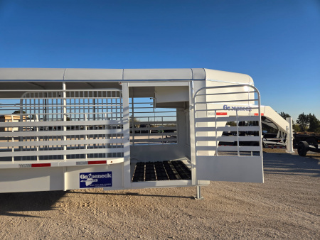 New 2025 Gooseneck Trailer MFG 28' Triple Axle Gooseneck w/ Cleated Floor