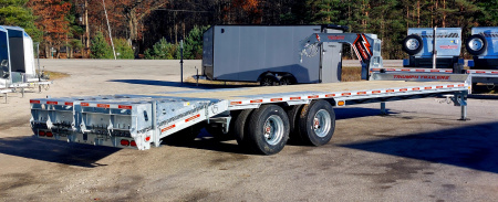 New 102 X 25 + 5 GALVANIZED DECKOVER EQUIPMENT HAULER 16K AXLES HYDRAULIC JACKS 27175# PAYLOAD 2026 TRUMPH