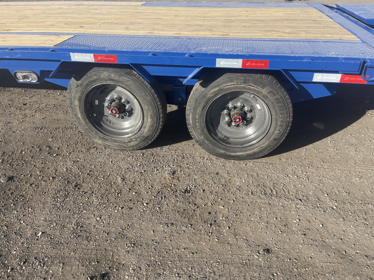 New 2026 Load Trail 102" x 30' Single Wheel Low-Pro Gooseneck