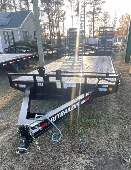 New 2025 PJ Trailers 23381 22’ F8 Deckover Trailer