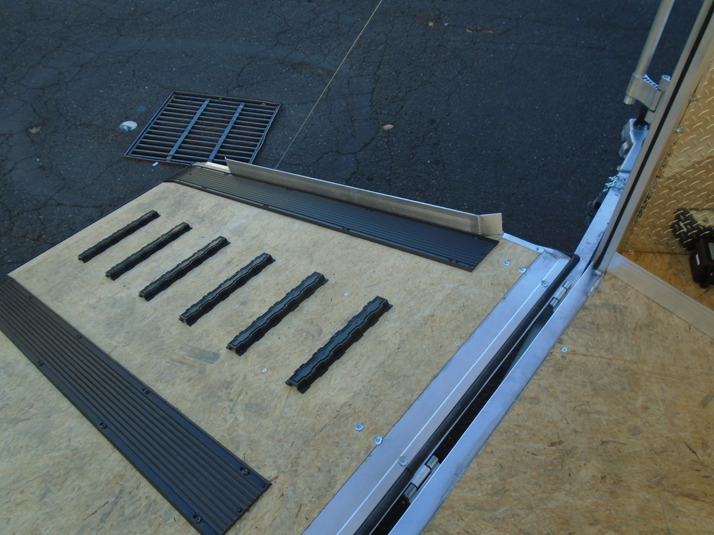 New 2025 SnoPro Trailers 101X22 Snowmobile Trailer