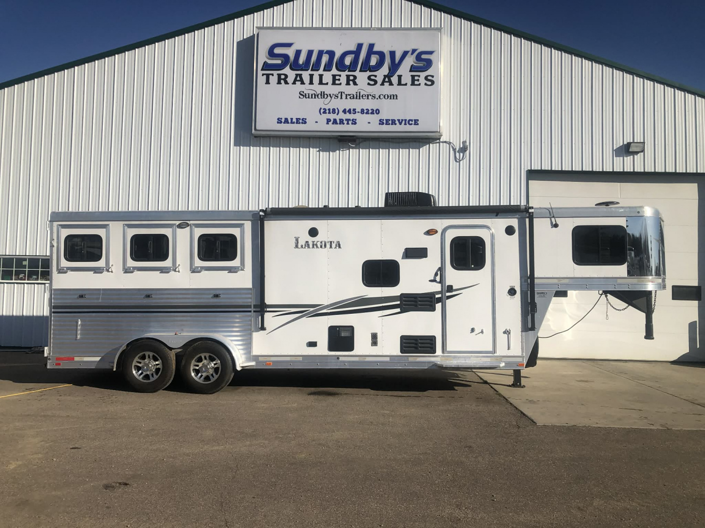 Used 2014 Lakota Charger 3H Living Quarter