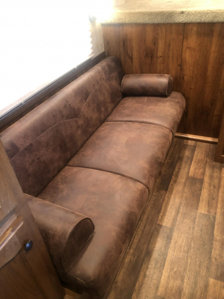 Used 2014 Lakota Charger 3H Living Quarter