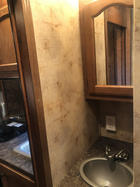 Used 2014 Lakota Charger 3H Living Quarter