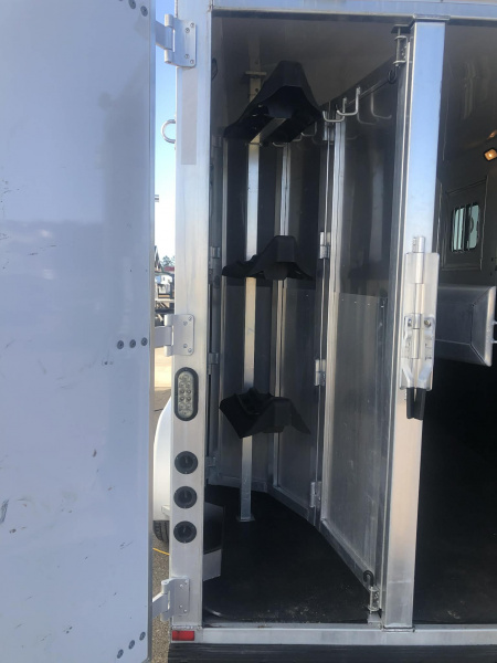 Used 2014 Lakota Charger 3H Living Quarter