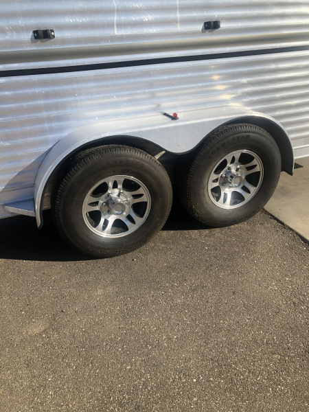 Used 2014 Lakota Charger 3H Living Quarter