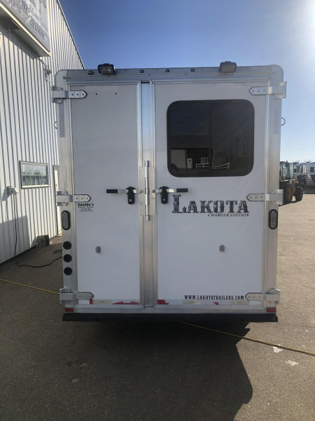 Used 2014 Lakota Charger 3H Living Quarter