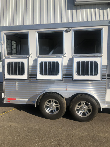 Used 2014 Lakota Charger 3H Living Quarter