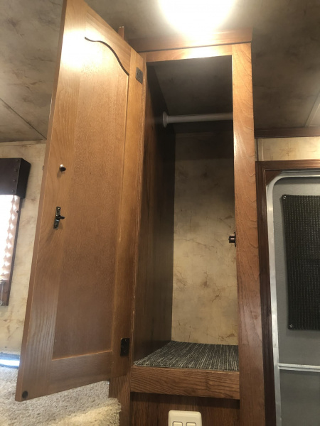 Used 2014 Lakota Charger 3H Living Quarter