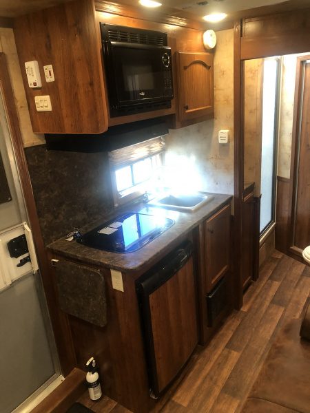 Used 2014 Lakota Charger 3H Living Quarter