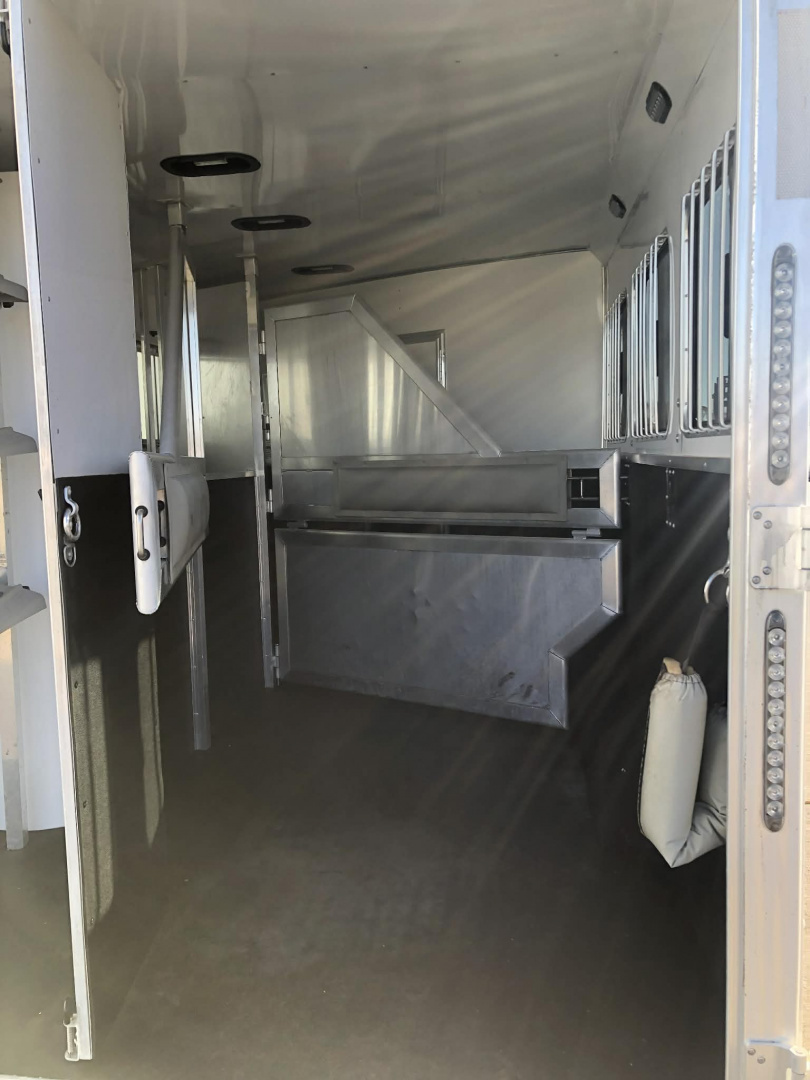 Used 2022 SMC 3H Living Quarter