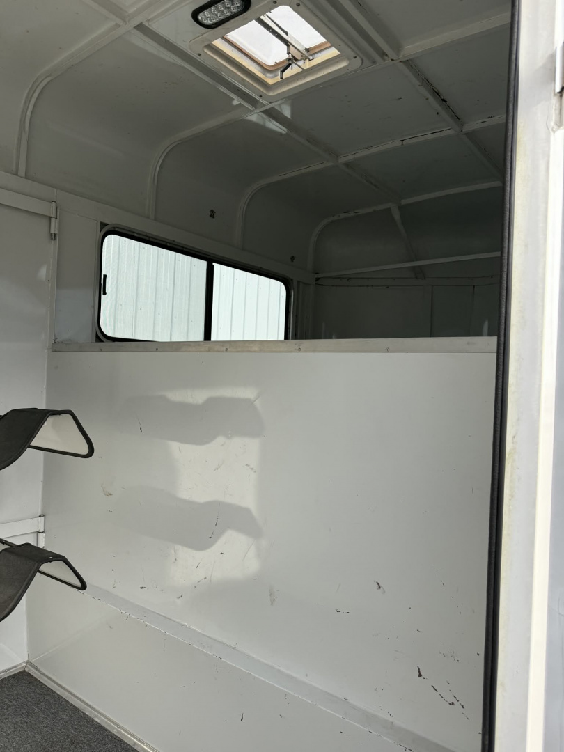 Used 2008 Sundowner Straight Load Horse Trailer